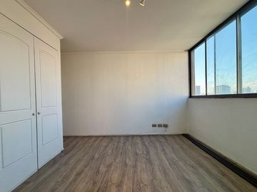 Se Vende Acogedor Depto 2dormitorio+estacionam. Metro Ñuñoa