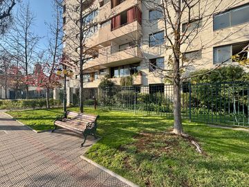 Se Vende Acogedor Depto 2dormitorio+estacionam. Metro Ñuñoa
