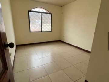 En venta casa rentera en Duran, sector primavera 1.(JP)