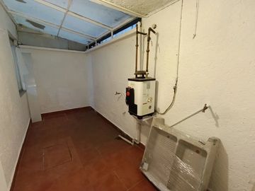 Depto en P.B., amplio e iluminado. A pasos del Tren Ligero La Noria. Seguridad 24/7