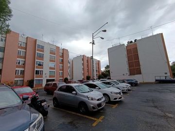 Depto en P.B., amplio e iluminado. A pasos del Tren Ligero La Noria. Seguridad 24/7