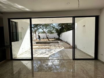 CASA RESIDENCIAL EN PRIVADA ZENDERA CONKAL