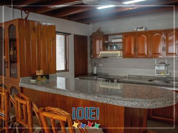 Casa de 4 dormitorios + suite privada en Urbanización Pedro Balda