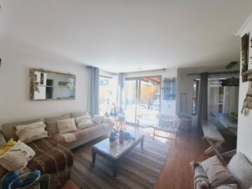 Hermosa casa 4D+3B en condominio muy seguro!