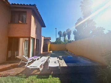 Hermosa casa 4D+3B en condominio muy seguro!