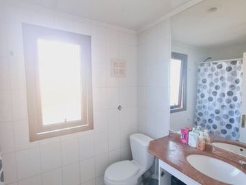 Hermosa casa 4D+3B en condominio muy seguro!