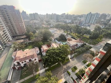 VENTA DEPARTAMENTO CON EXCELENTE VISTA AL GOLF EN SAN ISIDRO