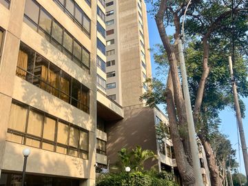 VENTA DEPARTAMENTO CON EXCELENTE VISTA AL GOLF EN SAN ISIDRO