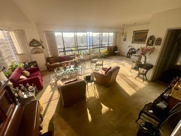 VENTA DEPARTAMENTO CON EXCELENTE VISTA AL GOLF EN SAN ISIDRO