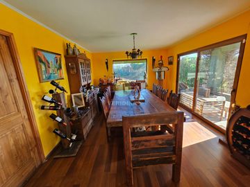 Vendo casa de 380m2 en terreno de 5600m2 a 5min Concón.