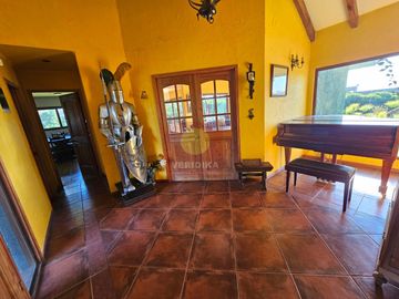 Vendo casa de 380m2 en terreno de 5600m2 a 5min Concón.