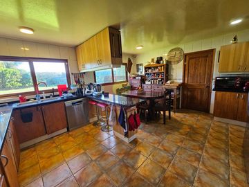 Vendo casa de 380m2 en terreno de 5600m2 a 5min Concón.