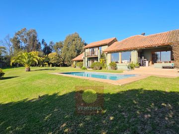 Vendo casa de 380m2 en terreno de 5600m2 a 5min Concón.