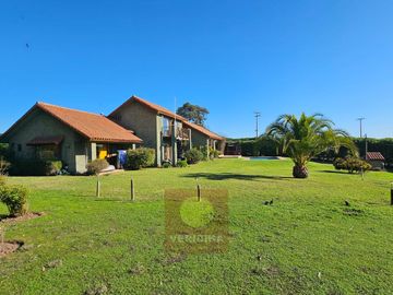 Vendo casa de 380m2 en terreno de 5600m2 a 5min Concón.