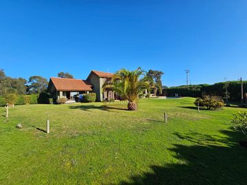 Vendo parcela de 5600 m2 con casa de 380m2 en condominio a 5 