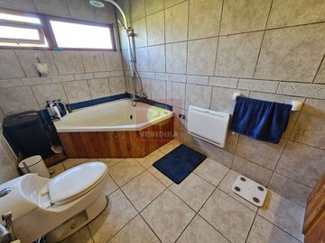 Vendo parcela de 5600 m2 con casa de 380m2 en condominio a 5 