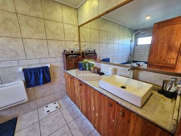 Vendo parcela de 5600 m2 con casa de 380m2 en condominio a 5 