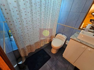 Vendo parcela de 5600 m2 con casa de 380m2 en condominio a 5 