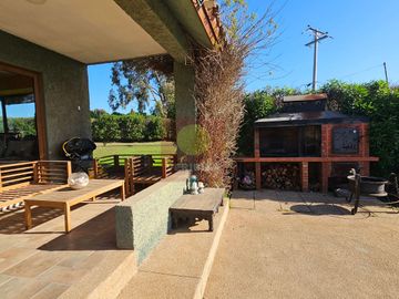Vendo parcela de 5600 m2 con casa de 380m2 en condominio a 5 