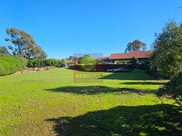 Vendo parcela de 5600 m2 con casa de 380m2 en condominio a 5 