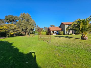 Vendo parcela de 5600 m2 con casa de 380m2 en condominio a 5 