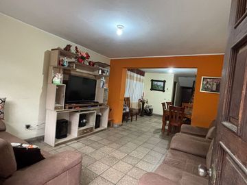 Se Vende Casa de 3 Pisos Y Azotea Ideal Para Madereros