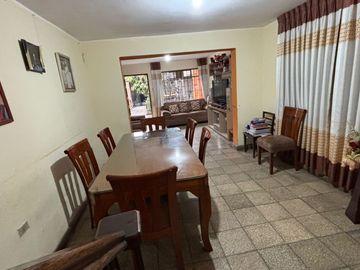 Se Vende Casa de 3 Pisos Y Azotea Ideal Para Madereros