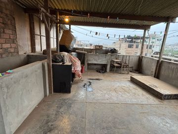 Se Vende Casa de 3 Pisos Y Azotea Ideal Para Madereros