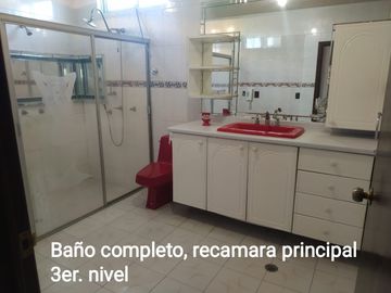 Edificio en venta muy cerca de Av Carranza