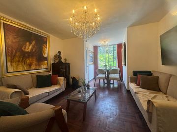 Venta de Casa en Esquina Frente a Parque – Santa Catalina, La Victoria