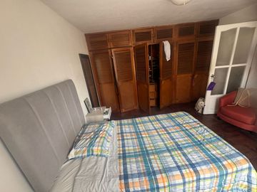 Venta de Casa en Esquina Frente a Parque – Santa Catalina, La Victoria