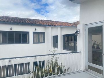 Casa en venta en el centro histórico de Cuenca, NO Inventariada, con 500m2 de Terreno.