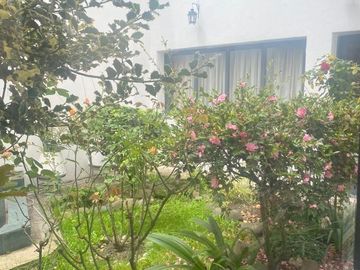 Casa en venta en el centro histórico de Cuenca, NO Inventariada, con 500m2 de Terreno.
