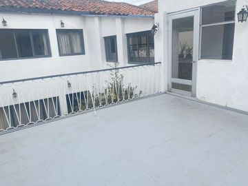 Casa en venta en el centro histórico de Cuenca, NO Inventariada, con 500m2 de Terreno.