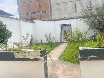 Casa en venta en el centro histórico de Cuenca, NO Inventariada, con 500m2 de Terreno.