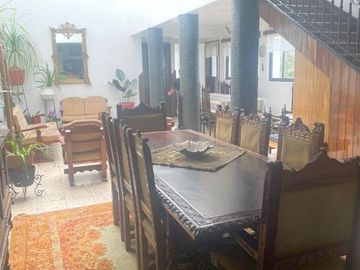 Casa en venta en el centro histórico de Cuenca, NO Inventariada, con 500m2 de Terreno.