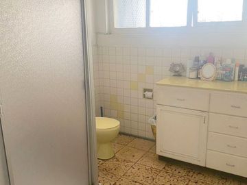 Casa en venta en el centro histórico de Cuenca, NO Inventariada, con 500m2 de Terreno.