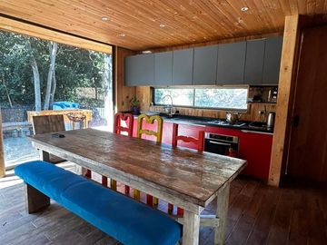 Vendo terreno de 6.000m2 con casa en Condominio Los Maitenes.