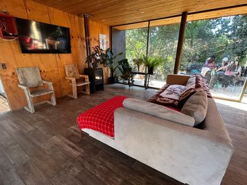 Vendo terreno de 6.000m2 con casa en Condominio Los Maitenes.