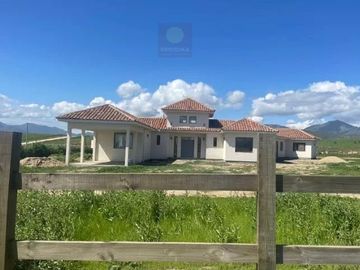 Vendo Casa De 281 M2 En Terreno De 5000 En Condominio.