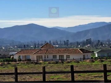 Vendo Casa De 281 M2 En Terreno De 5000 En Condominio.