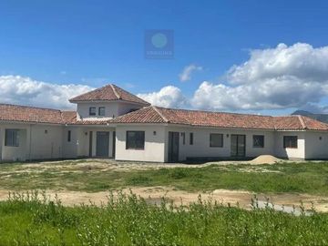 Vendo Casa De 281 M2 En Terreno De 5000 En Condominio.