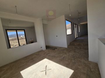 Vendo Casa De 281 M2 En Terreno De 5000 En Condominio.