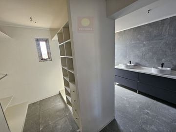 Vendo Casa De 281 M2 En Terreno De 5000 En Condominio.