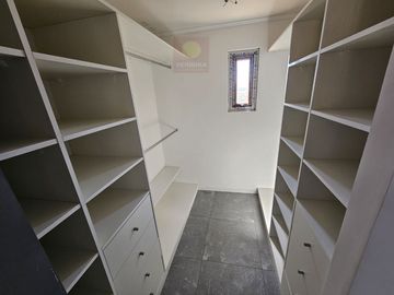 Vendo Casa De 281 M2 En Terreno De 5000 En Condominio.
