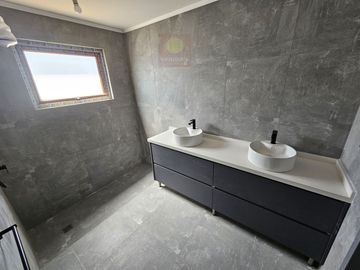 Vendo Casa De 281 M2 En Terreno De 5000 En Condominio.