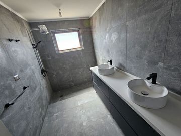 Vendo Casa De 281 M2 En Terreno De 5000 En Condominio.