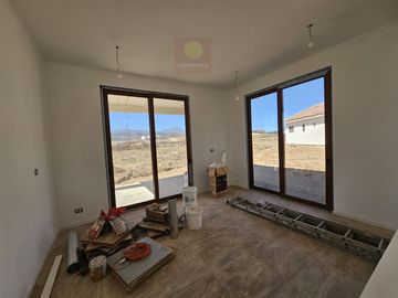 Vendo Casa De 281 M2 En Terreno De 5000 En Condominio.