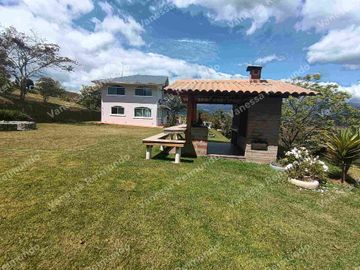 VENDO O RENTO QUINTA SECTOR LA MERCED