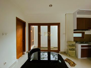 RUMAH 2 LANTAI DESAIN MODERN DI SAMPING JL.RAYA TAJEM